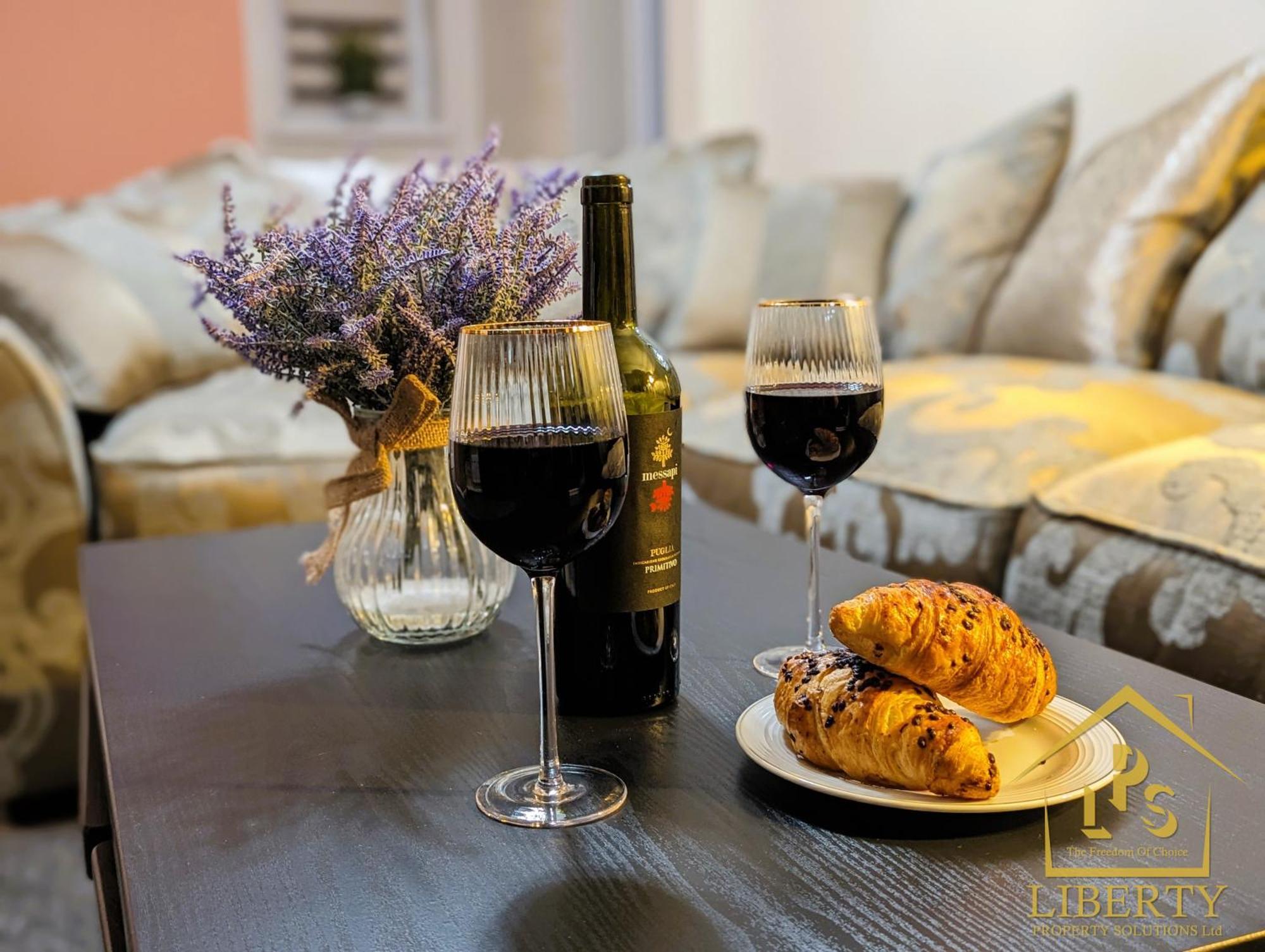 6 Guests * 4 Bedroom * Free Wi-Fi *Huntingdon Esterno foto