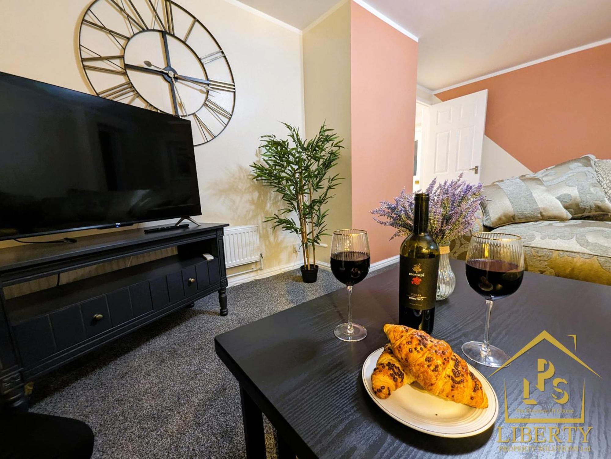 6 Guests * 4 Bedroom * Free Wi-Fi *Huntingdon Esterno foto