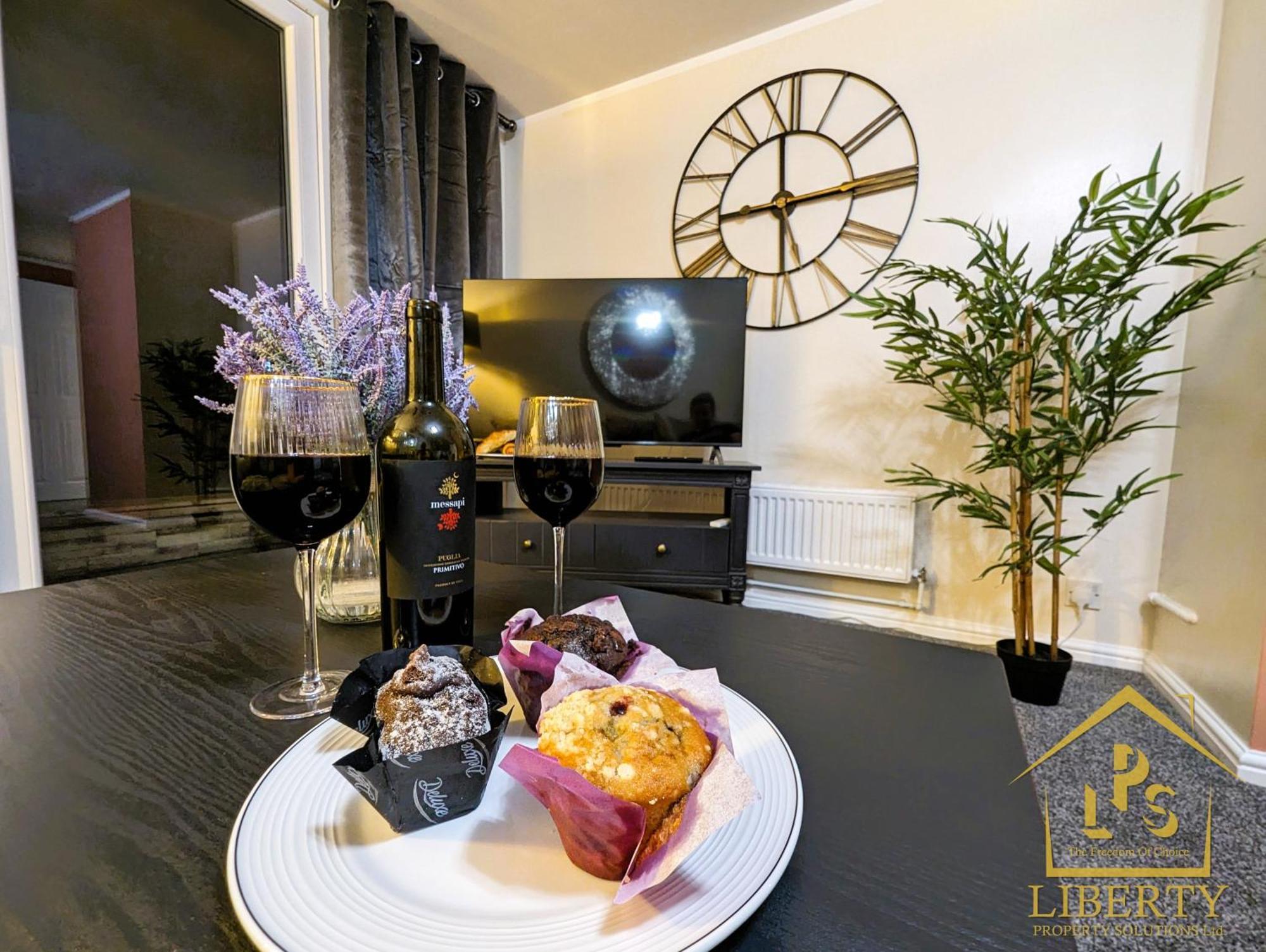 6 Guests * 4 Bedroom * Free Wi-Fi *Huntingdon Esterno foto