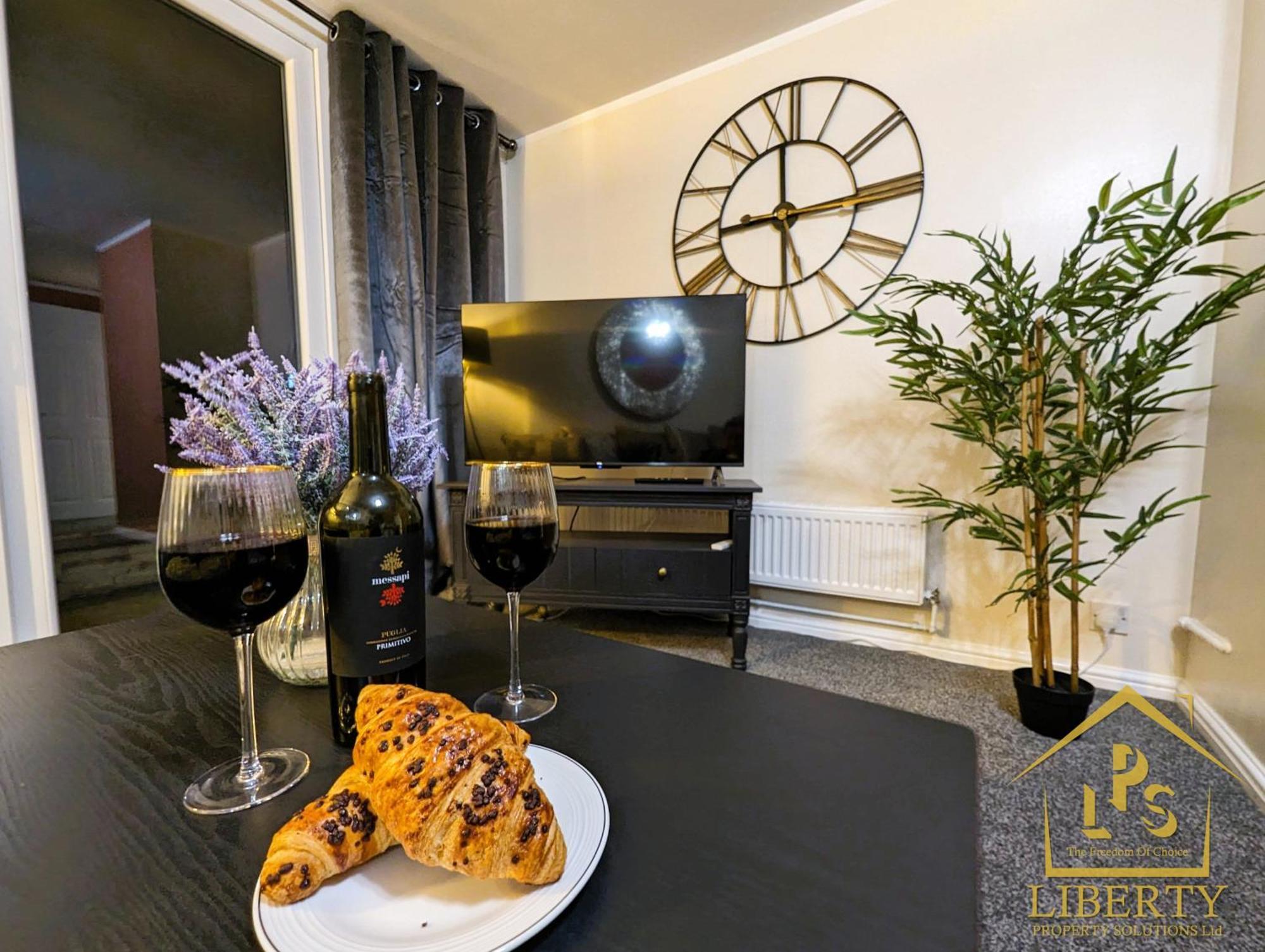 6 Guests * 4 Bedroom * Free Wi-Fi *Huntingdon Esterno foto