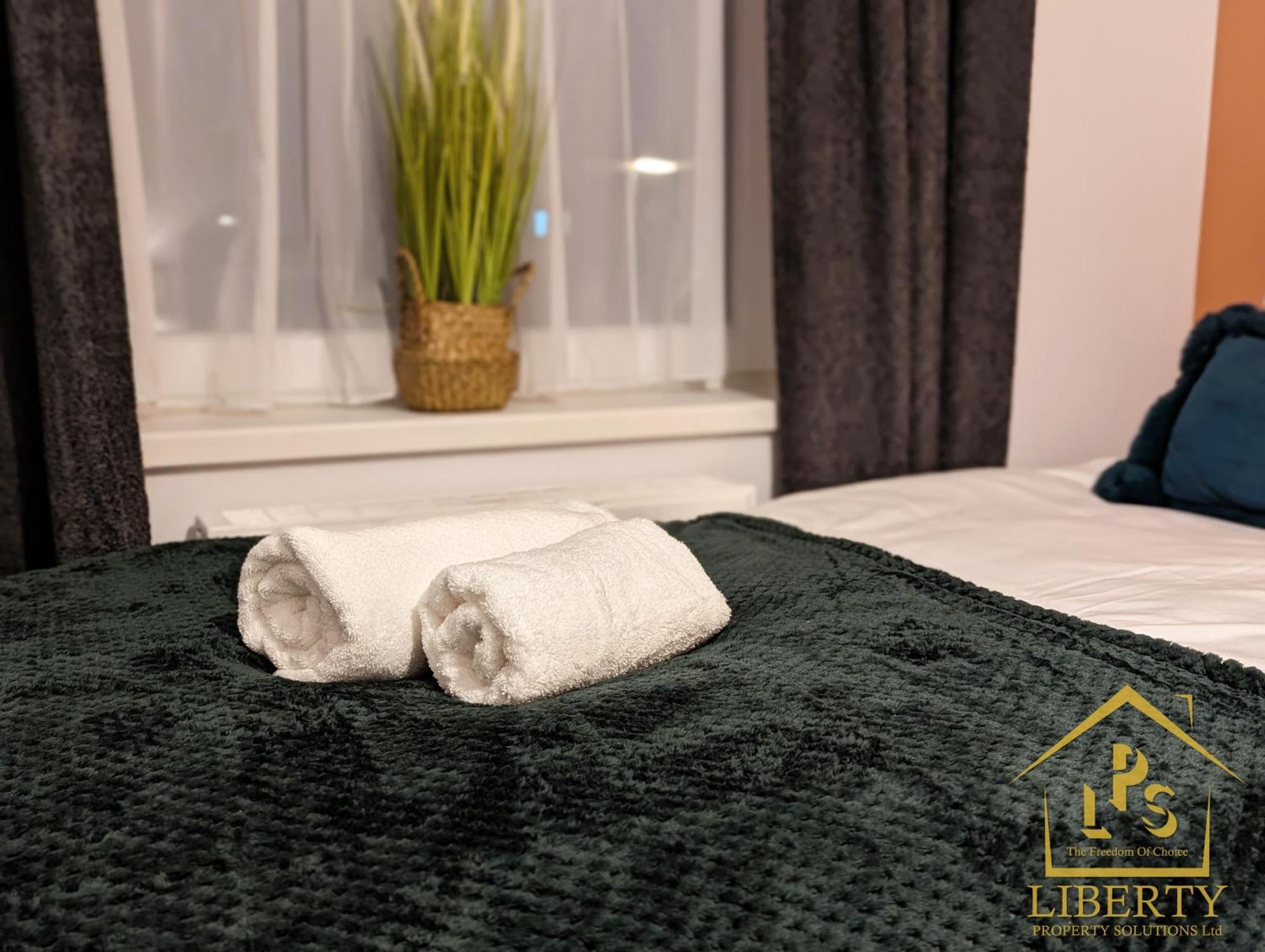 6 Guests * 4 Bedroom * Free Wi-Fi *Huntingdon Esterno foto