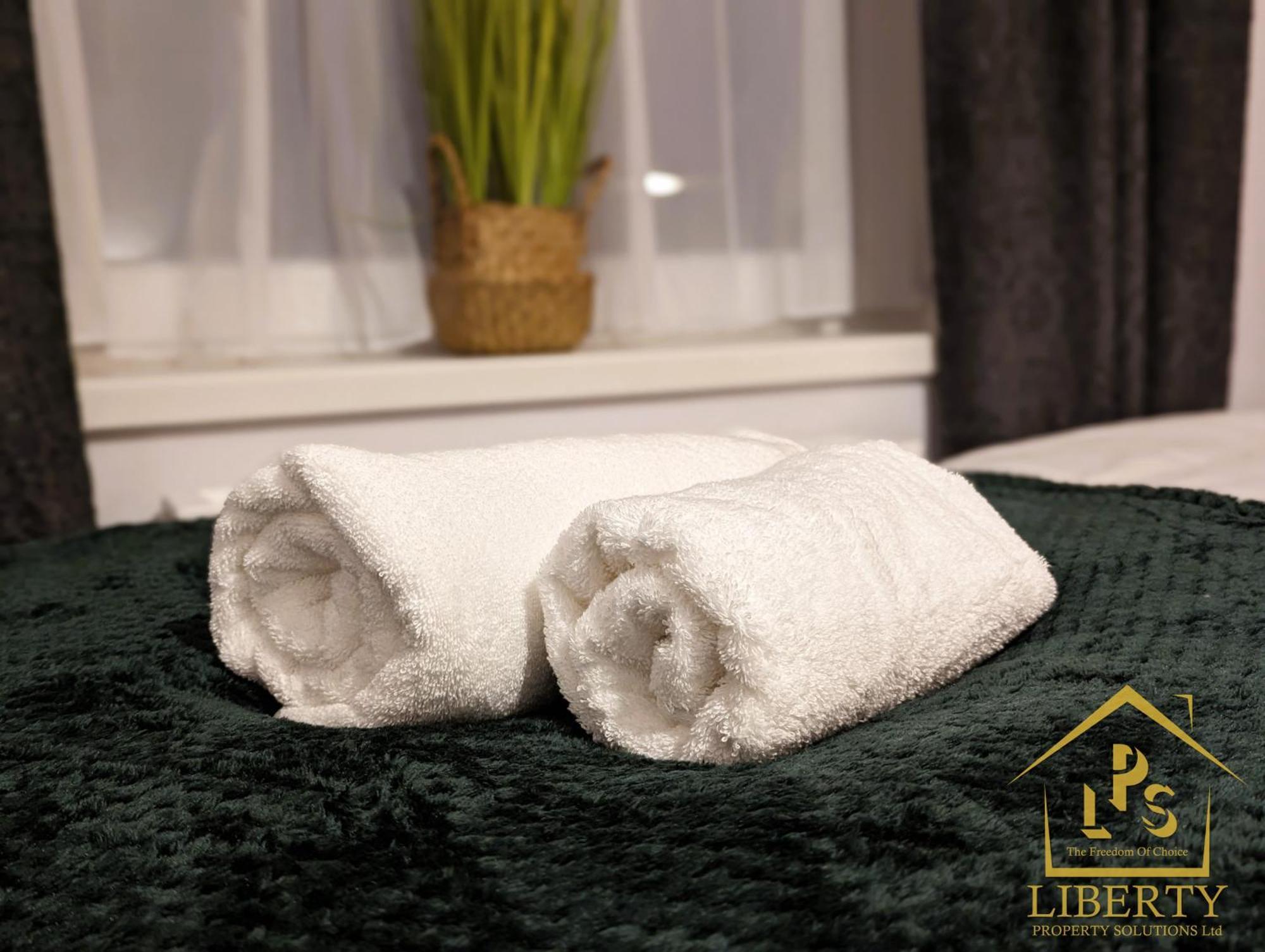 6 Guests * 4 Bedroom * Free Wi-Fi *Huntingdon Esterno foto
